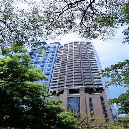 One Bedroom Apartment With Netflix At Greenbelt Makati مانيلا المظهر الخارجي الصورة