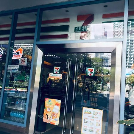 One Bedroom Apartment With Netflix At Greenbelt Makati مانيلا المظهر الخارجي الصورة