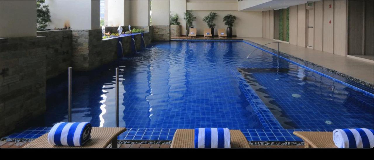 One Bedroom Apartment With Netflix At Greenbelt Makati مانيلا المظهر الخارجي الصورة